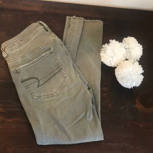 American Eagle Super Super Stretch Crop Jean
